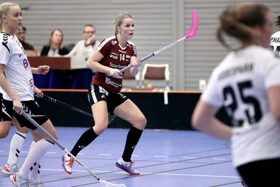 Matilda Persson är en hårt och smart jobbande center som bidrar med fysiskt spel i Rökes allsvenska lag.  Foto: Stefan Sandström
