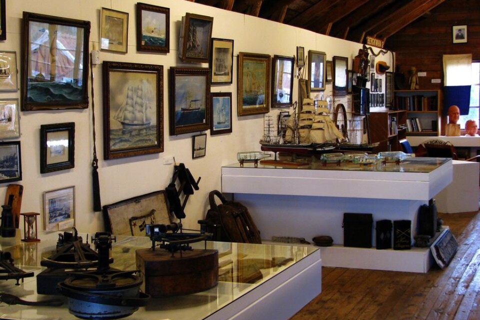 Det finns många tavlor och fotografier på skepp på Sjöfartsmuseet.