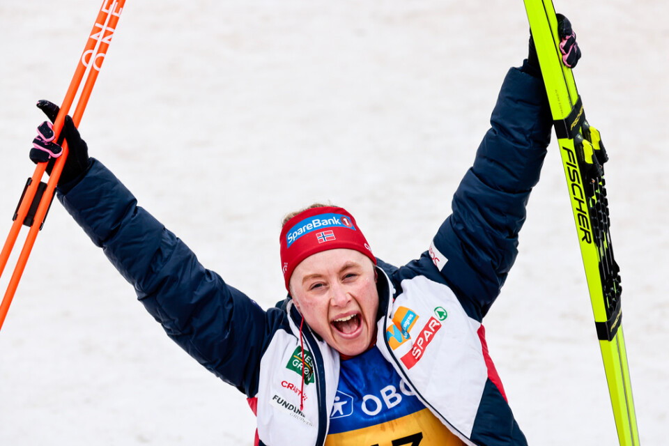 Norges Ragnhild Haga jublar efter segern.