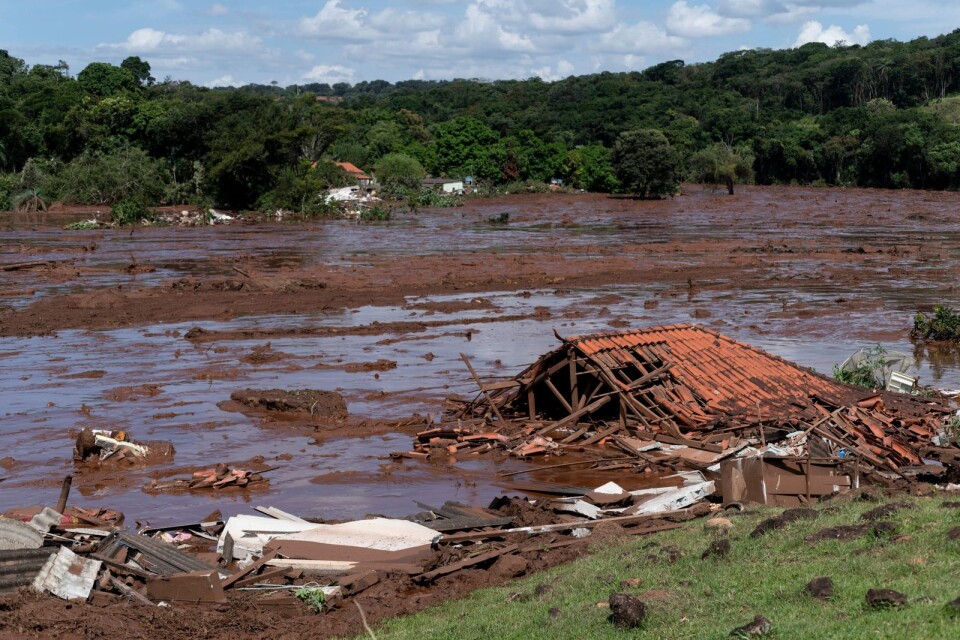 Ett dammras har ägt rum i närheten av staden Belo Horizonte, sydöst om den brasilianska huvudstaden Brasilia. många människor befaras döda.