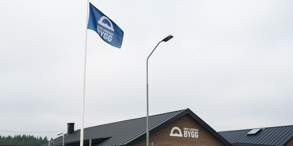 Erik Larsson bygg AB:s byggshop i Limmared har hållit stängt för privatkunder sedan förra veckan då flera anställda på företaget misstänktes ha smittats av covid-19.