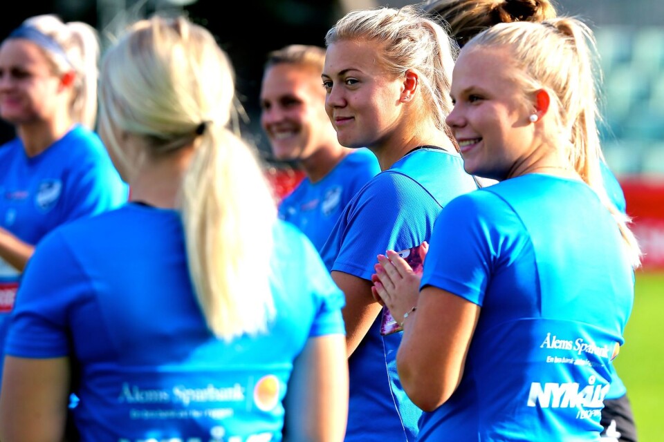 Emma Jones stannar i IFK Kalmar-