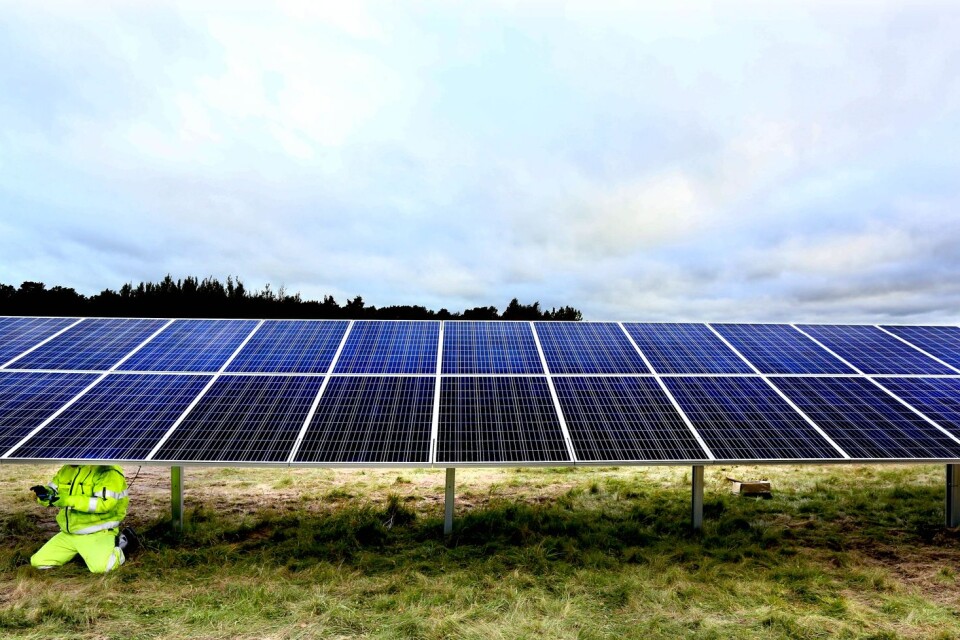 Kalmars nya solpark på flygplatsområdet är enligt den politiska ledningen i Kalmar kommun ett exempel på hur Kalmar satsar på miljövänlig energi. Solenergi används exempelvis nu till  kommunala byggnader.
