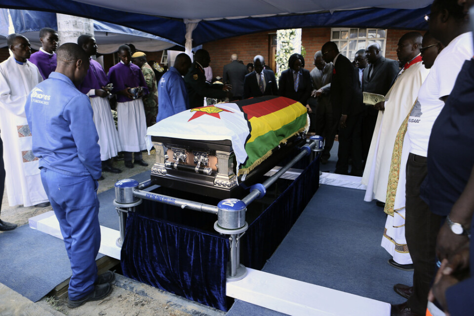 Zimbabwes tidigare president Robert Mugabe begravdes på lördagen i sin hemort Kutama.