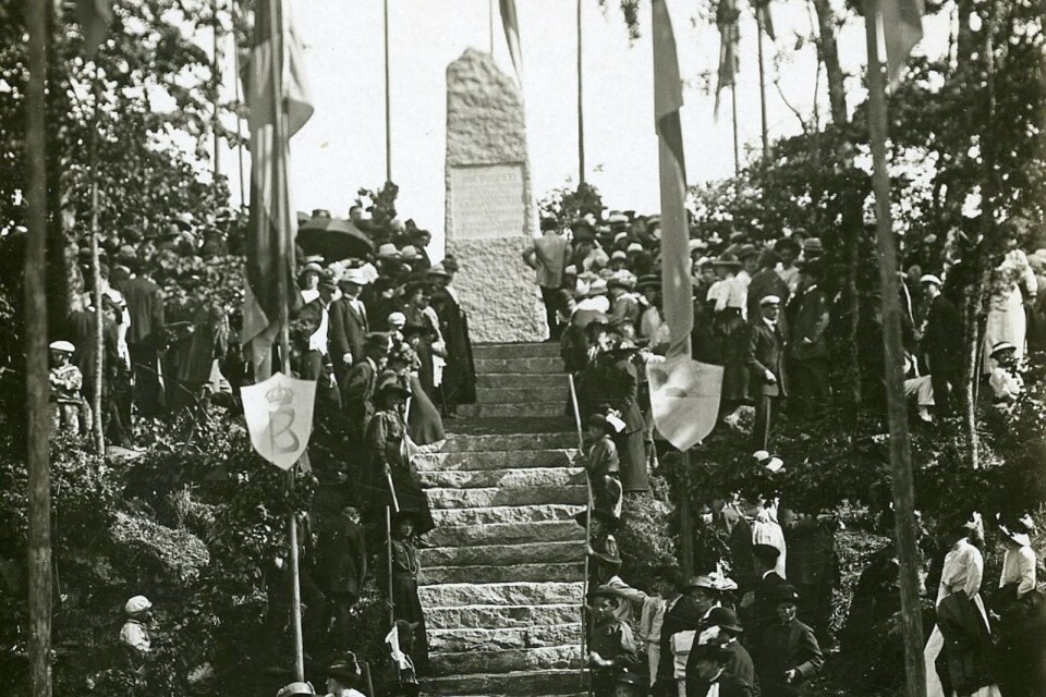 Högtidligt värre var det midsommardagen 1914 då minnesmonumentet vid Skottek invigdes.