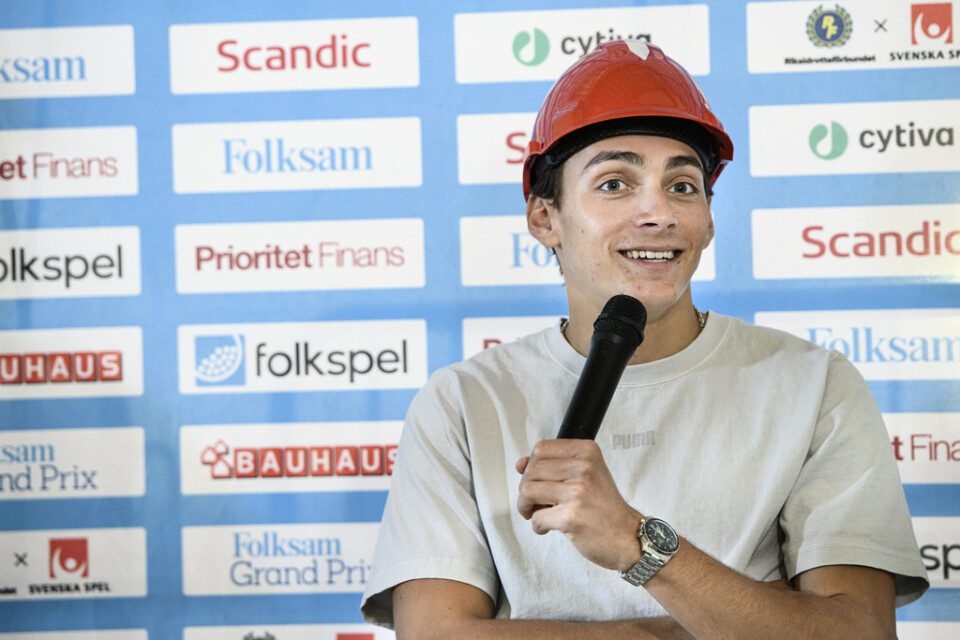 Armand Duplantis under en presskonferens inför tisdagens grand prix-tävling på Tingvalla i Karlstad.