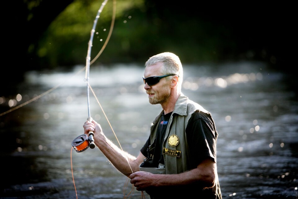 Sportfiskaren Anders Lundström rör sig i välkända vatten när han jagar ädelfisk i forsarna kring Fliseryd.