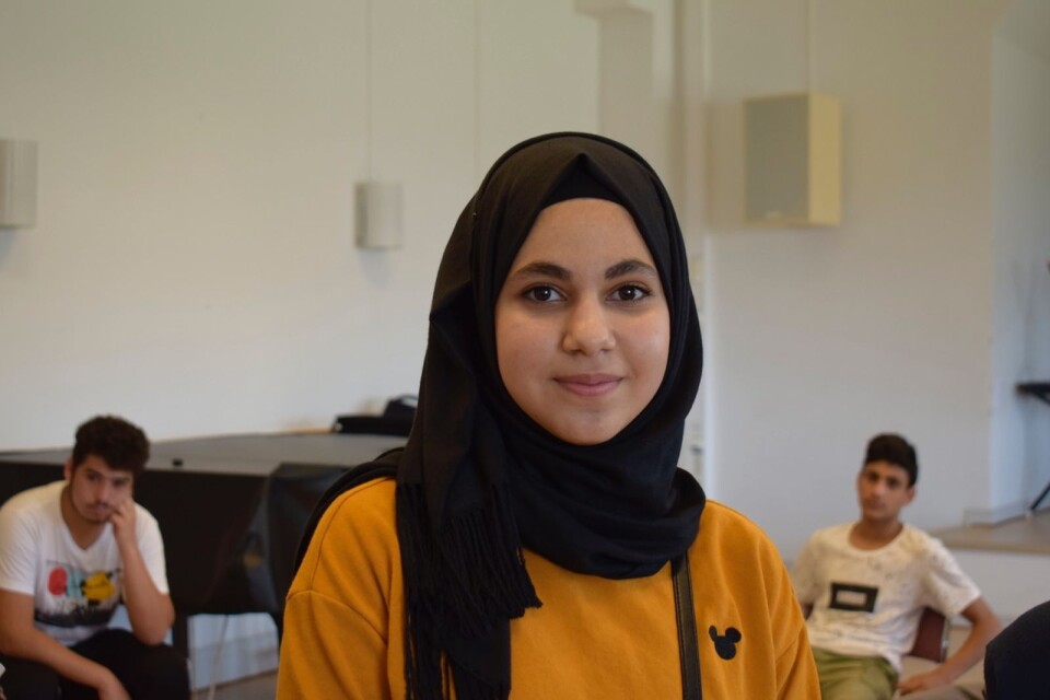 16 year old Oula Zeeb is one of the participants. ”I come here because I want to do something and show that new arrivals like us can achieve a lot. Here I learn, among other things, how to start a project and how to take responsibility”, she says.