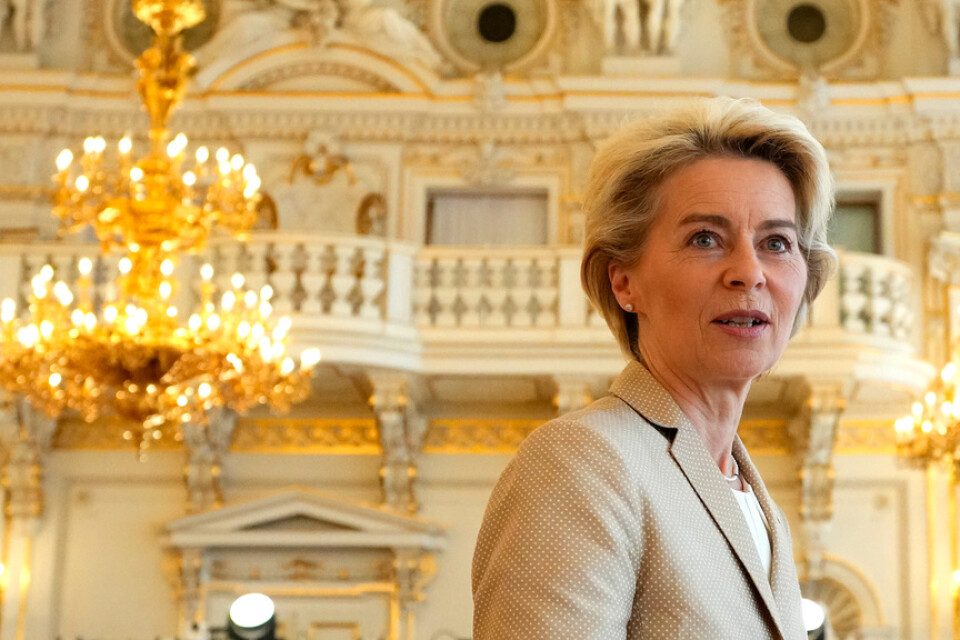 EU-kommissionens ordförande Ursula von der Leyen ska ta fram nya förslag för att få bukt med energisituationen i EU efter fredagens EU-toppmöte i Prag.