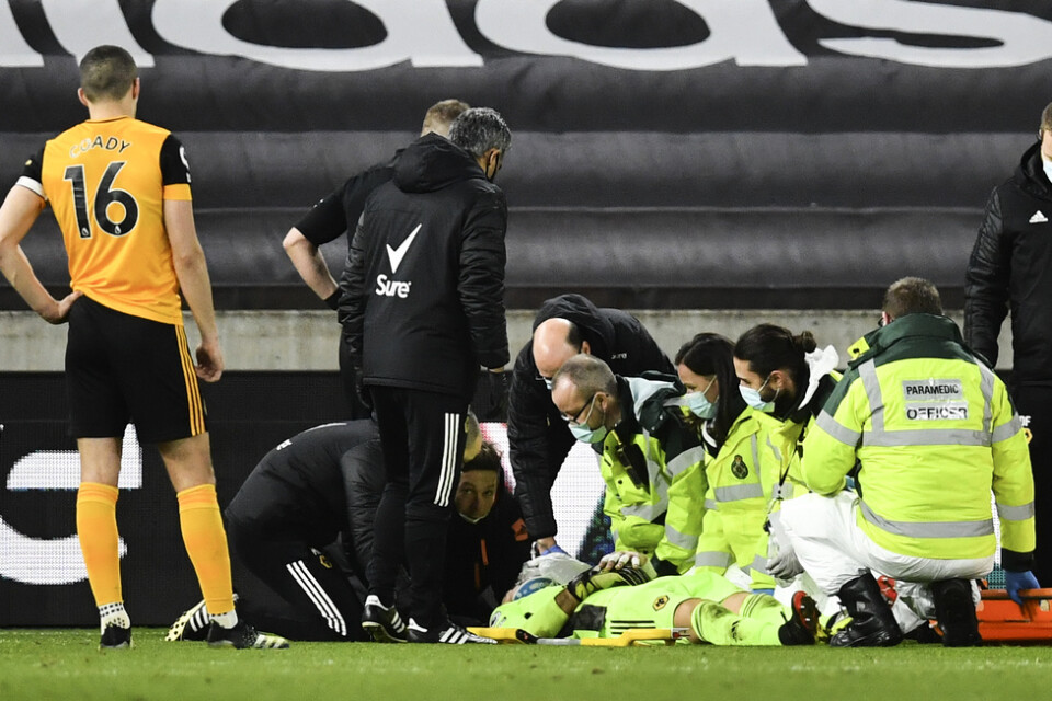 Wolverhamptons målvakt Rui Patrício åkte på en otäck smäll mot huvudet.
