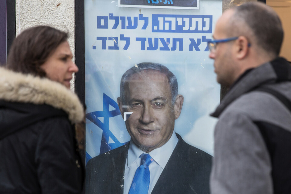 En kampanjaffisch för Benjamin Netanyahu i staden Hadera.