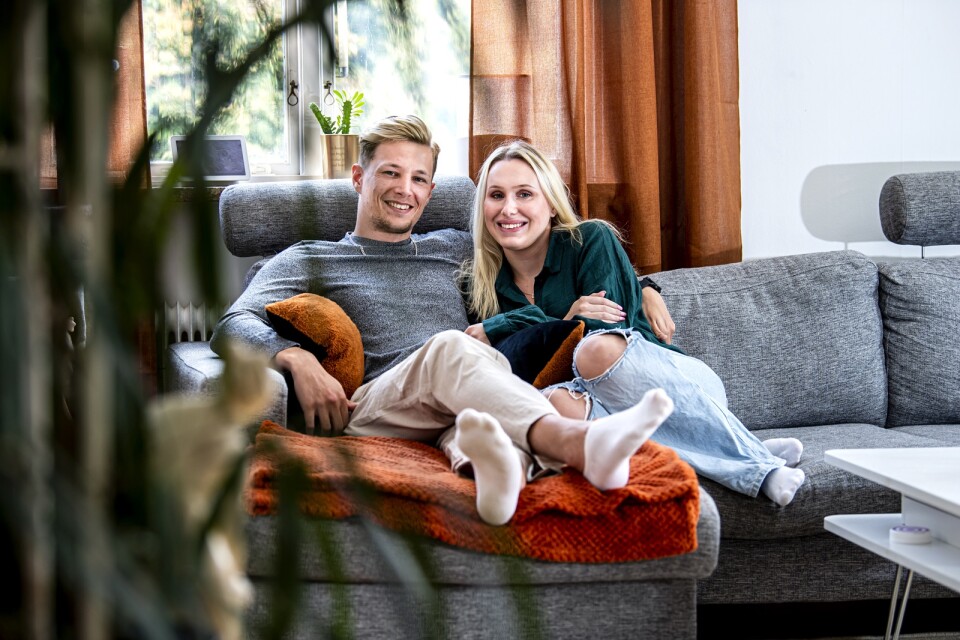 Daniel Jönsson och Patricia Capala träffades genom en gemensam kompis. I dag bor de tillsammans i en lägenhet i centrala Ronneby.