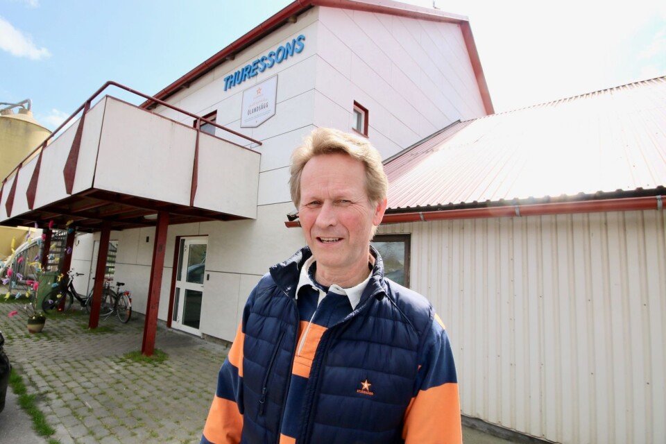 Agne Thuresson är vd på Thuressons hönseri AB med verksamhet på båda sidor kommungränsen. Här i Gillsättra i Mörbylånga kommun, där huvudkontor, äggproduktion och äggpaketering ligger.