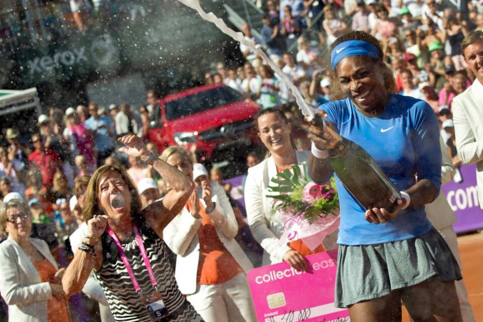 Tennisstjärnan Serena Williams kommer till Swedish Open i Båstad i sommar. Världsettan dyker upp för andra gången på tre år, skriver Kvällsposten och citerar Dagens Industri. -Det här är väldigt otippat. Jag trodde att chansen var mycket liten att hon