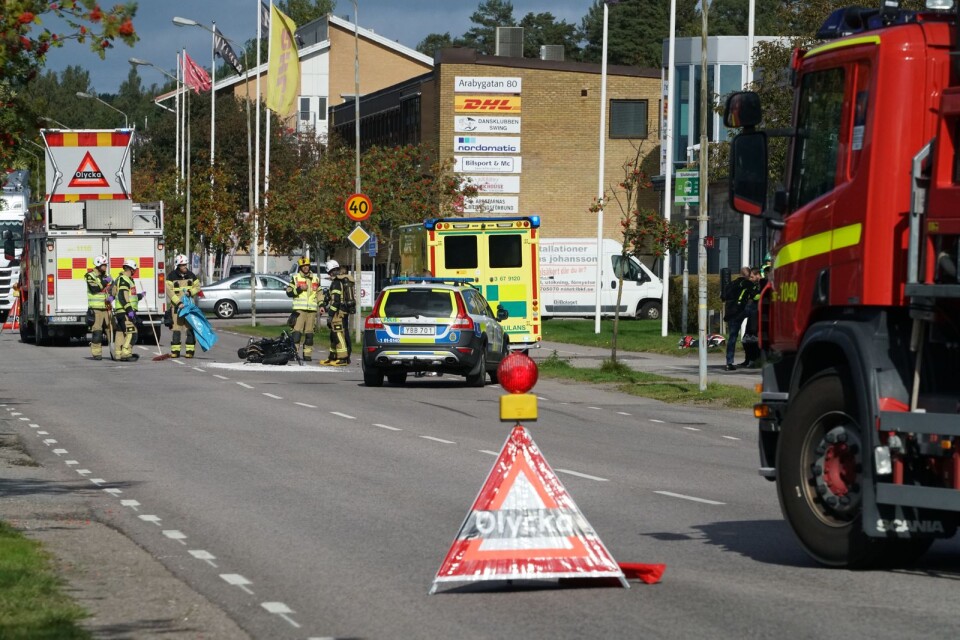 En trafikolycka med två motorcyklar har skett på Arabygatan i Växjö.