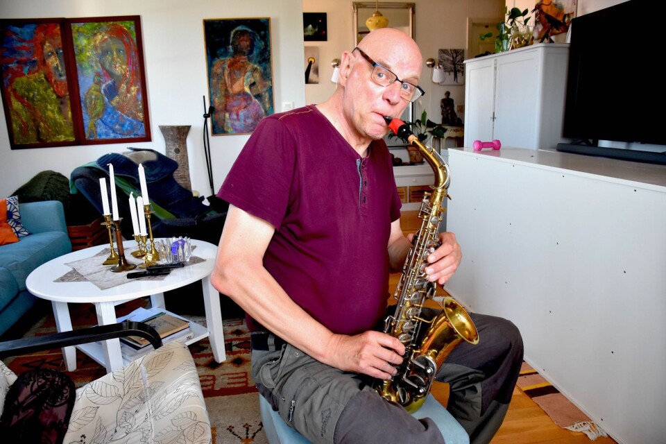 På senare tid har Håkan Wikell börjat lära sig spela saxofon.