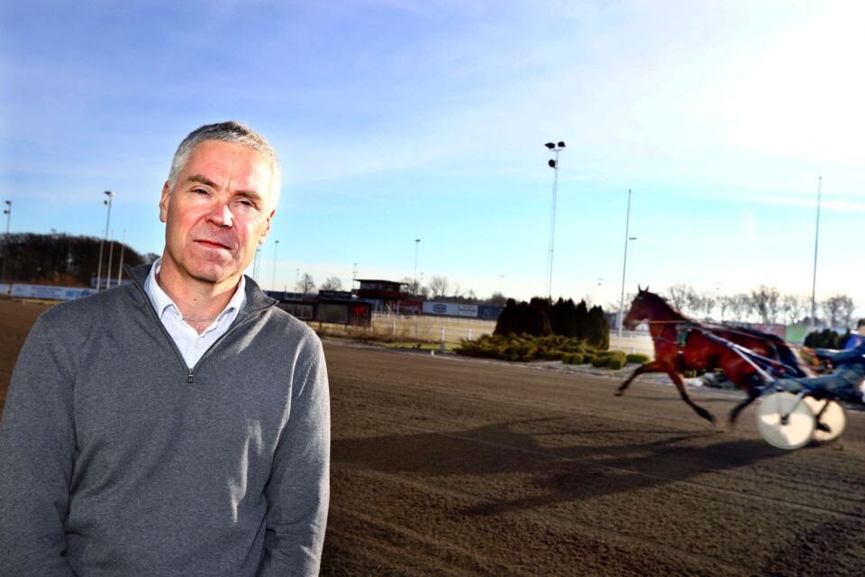 Kalmartravets vd Magnus Johansson är glad och nöjd över att Jim Oscarsson, Solvallatränaren, flyttar till Småland och får Kalmar som ny hemmabana.