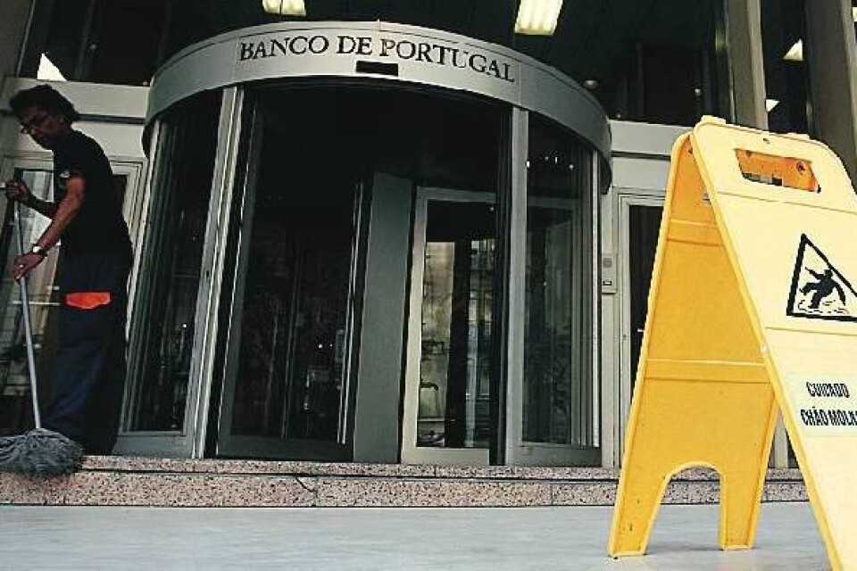 Behöver pengar. Entrén till den portugisiska centralbanken.