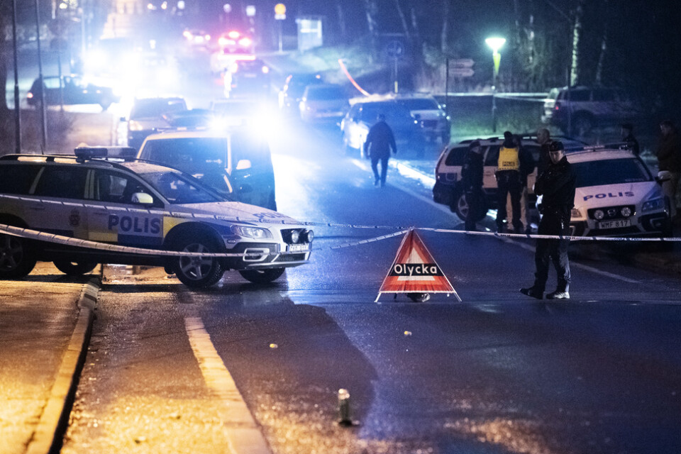En stor polisinsats drog igång efter skjutningen i Hässleholm på torsdagseftermiddagen. Två män träffades av skott.