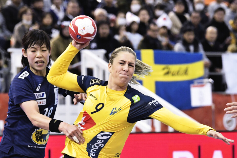 Mittnian Melissa Petrén fick komma in som högernia och svarade för fem mål och sex assist när Sverige tog tredje raka VM-segern via 34–26 mot värdnationen Japan.