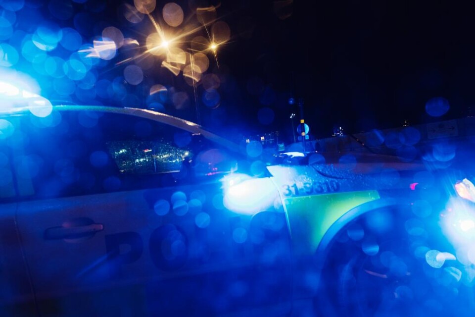 En man har gripits misstänkt för grov misshandel i Kil, rapporterar Sveriges Radio P4 Värmland. Larmet om en hotfull man kom strax efter klockan 21. När polisen kom fram hittade de en blödande kvinna. Någon typ av stickvapen har varit med i händelsen,