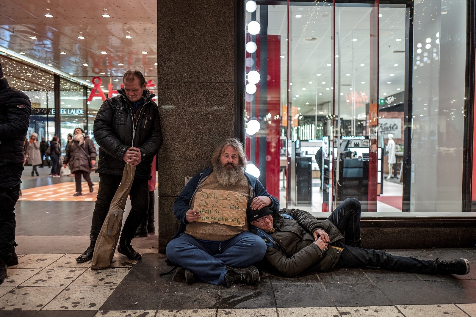 I 36 dagar på gatan lever fotografen Christoffer Hjalmarsson med hemlösa i Stockholm. Foto: SVT