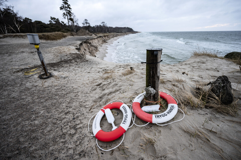 Ungefär 30 meter av campingens kustremsa har försvunnit under vintern på Löderups strandbad i sydöstra Skåne.