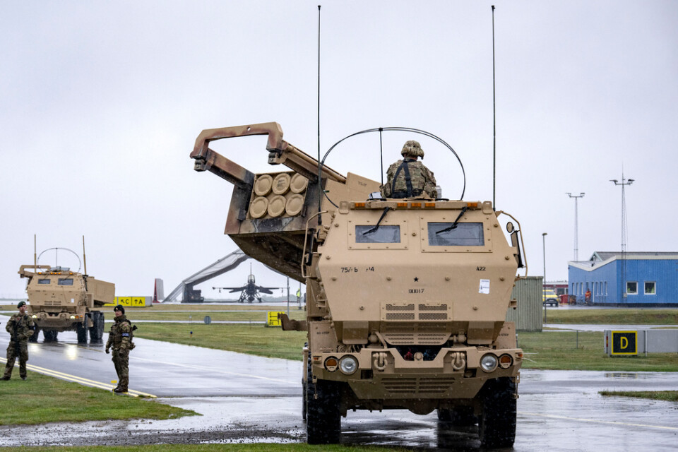 Vid en dansk-amerikansk militärövning, genomfördes den 24 maj en simulerad avfyrning med det amerikanska raketartillerisystemet Himars på flygplatsen i Rönne på den danska ön Bornholm.