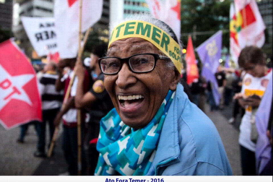 Maria Soares demonstrerar 2016 under parollen "Fora Termer", (bort med Termer) i en protest mot den dåvarande presidenten Michel Temer.