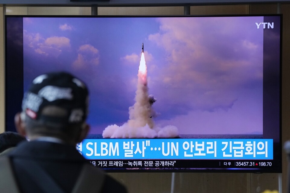 Tv-sändning i Sydkorea efter Nordkoreas robottest i början av veckan.