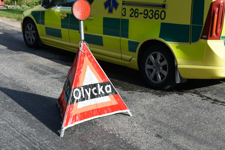 ÖLAND: Tre personbilar i krock – väg stängdes av