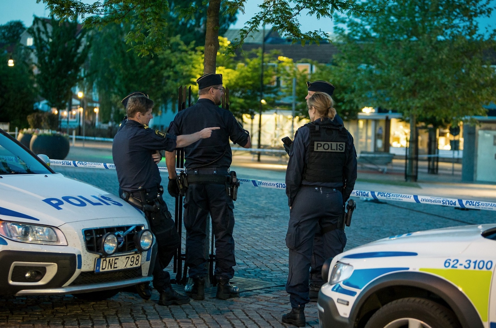 Ett stort polisuppbåd skickades till Hörby efter knivattacken och oroligheterna i centrum på måndagskvällen. Foto: Topnews