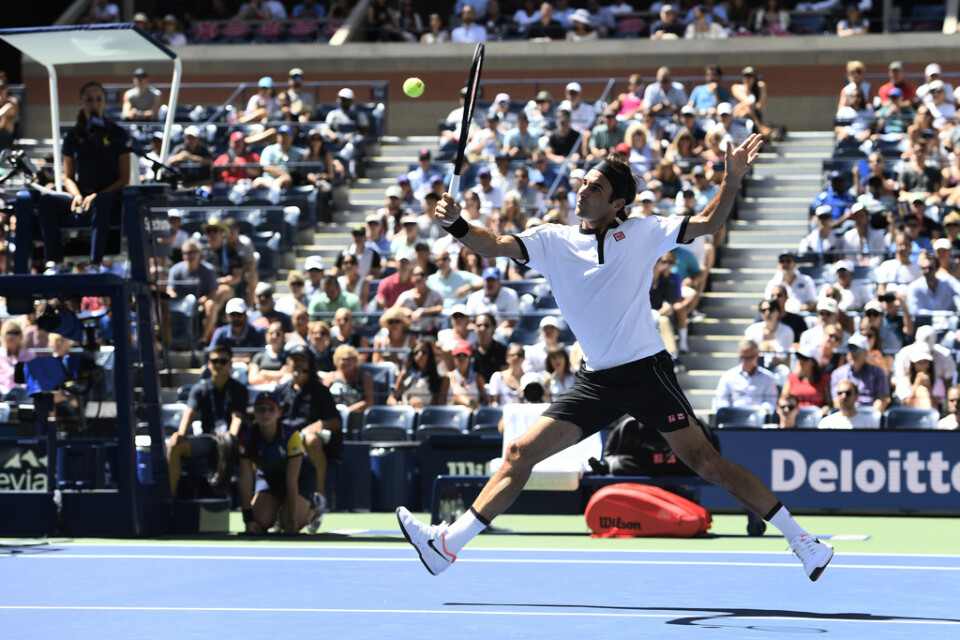 Roger Federer behövde inte förta sig i mötet med britten Daniel Evans i US Open-tennisen.