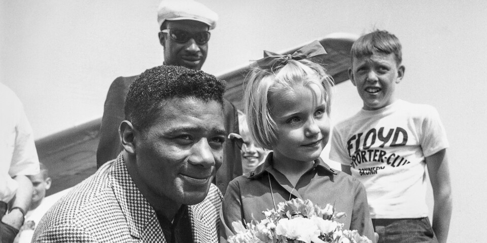 När Floyd Patterson kom till flygplatsen i Kallinge sommaren 1964, möttes han av hundratals supportrar som hyllade honom.