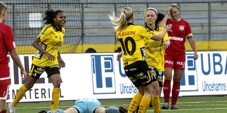 Elfsborgs tre huvudrollsinnehavare i toppmötet med Falköpings KIK var från vänster Vanessa Lopez (målskytt till 1–2), Mathilda Ståhlbom Karlsson (assist till 2–2) och Sara Jardving (assist till 1–2 och målskytt till 2–2).