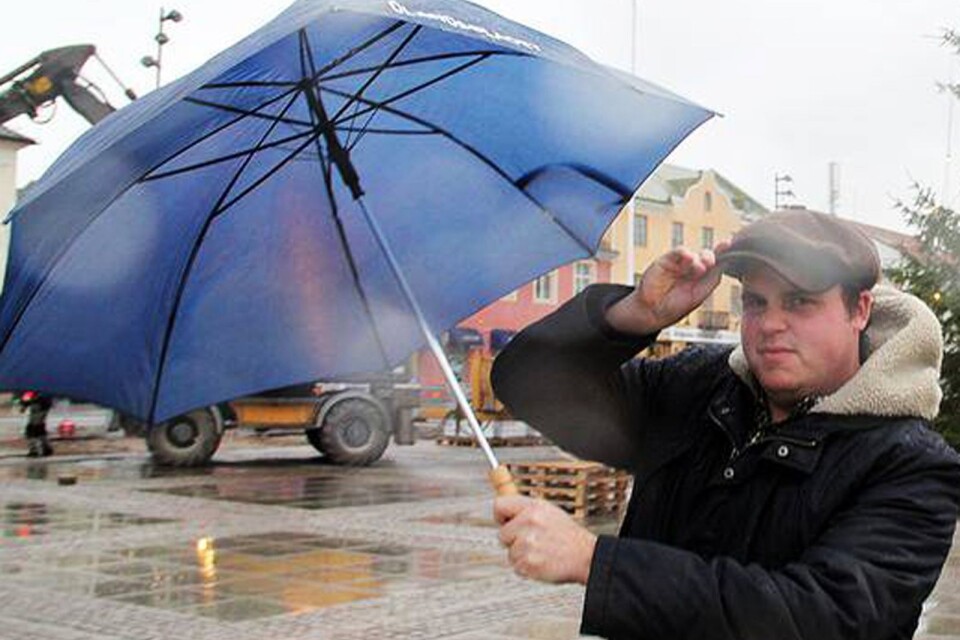 Ta fram paraply och stövlar - SMHI varnar för stora regnmängder.