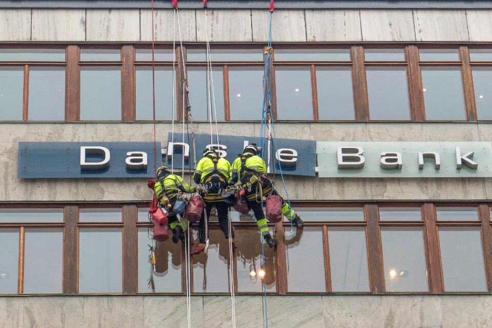 Skandalomsusade Danske Bank meddelar att man stänger alla sina filialer i Estland, Lettland, Litauen och Ryssland. Beskedet kom sedan Estlands finansinspektion krävt stängning av bankens filial i det baltiska landet. Banken får åtta månader på sig att a