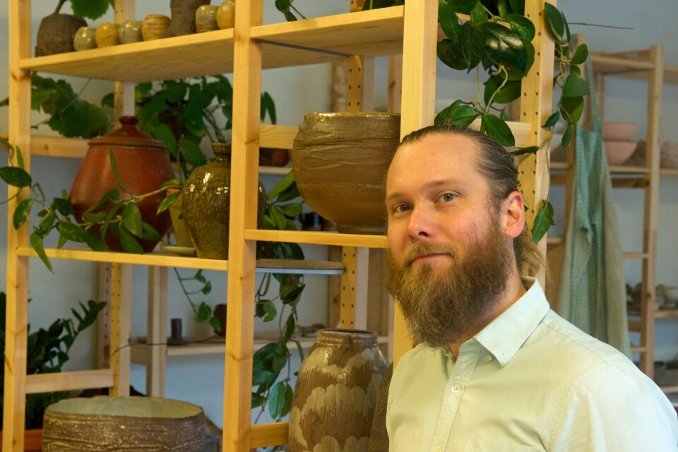”Man kan väl säga att mycket började med en bok om bonsaiträd. Jag blev fascinerad och läste mycket”, berättar keramikern Martin Andersson.