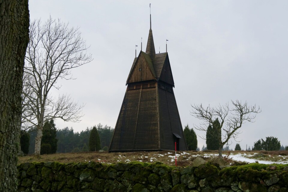 Klocktornet vid Hjortsberga kyrka.