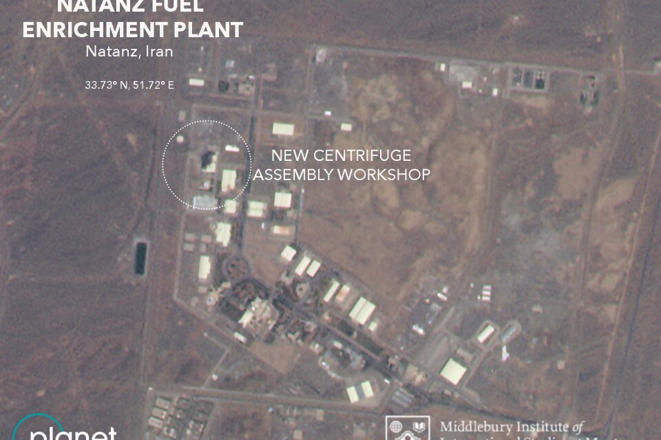 Satellitbild tagen i fredags som uppges visa den byggnad som eldhärjades i torsdags vid kärnenergianläggning i Natanz i Iran.