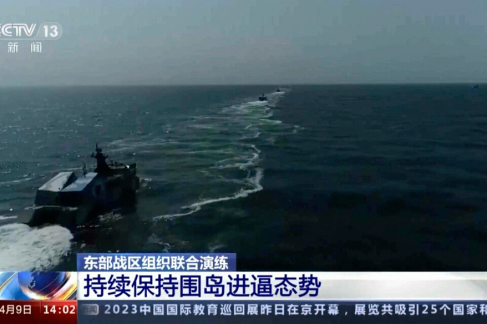 Kinesiska örlogsfartyg deltar i övningen på bilden som den statliga kinesiska tv- kanalen CCTV tillhandahållit.