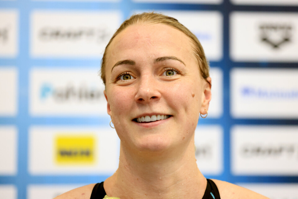 Världsårsbästa på 50 meter fjäril och en bonusbiljett till VM på 50 meter ryggsim. Det blev Sarah Sjöströms facit under den första dagen av Swim Open.