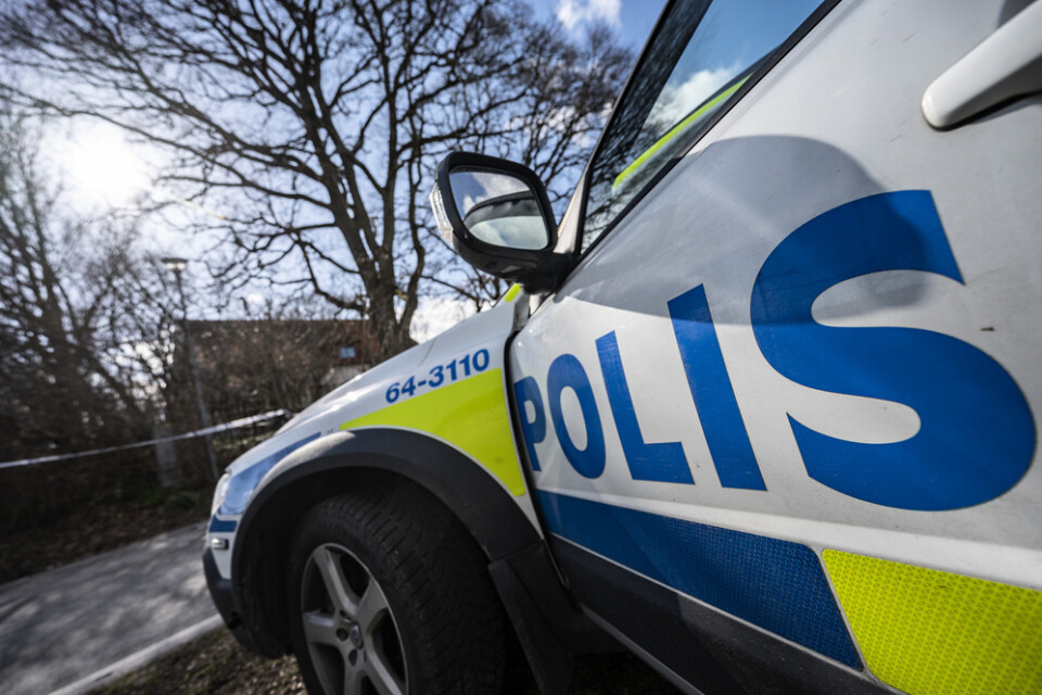 En kvinna som utgav sig för att vara polis vid rån mot en äldre kvinna på Lidingö är anhållen. Arkivbild.