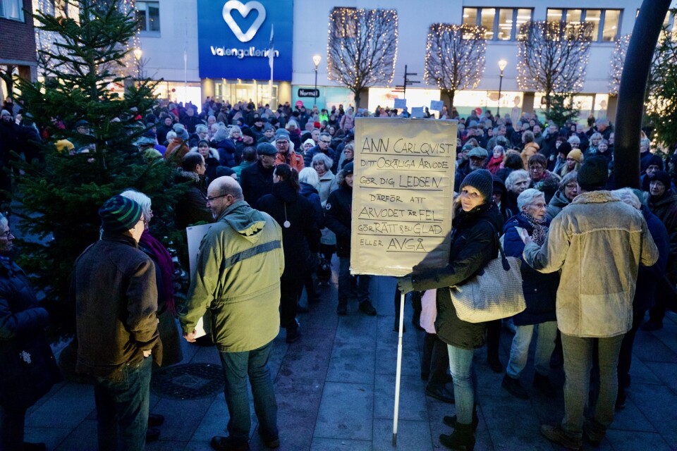 Skäms ni socialdemokrater och Vårt Söderslättare, som stod på Rådhustorget den 30 december, och försökte se ut som om ni stödde folkmassan som var där för att demonstrera mot politikernas arvodeshöjningar, skriver signaturen Upprörd och besviken.
