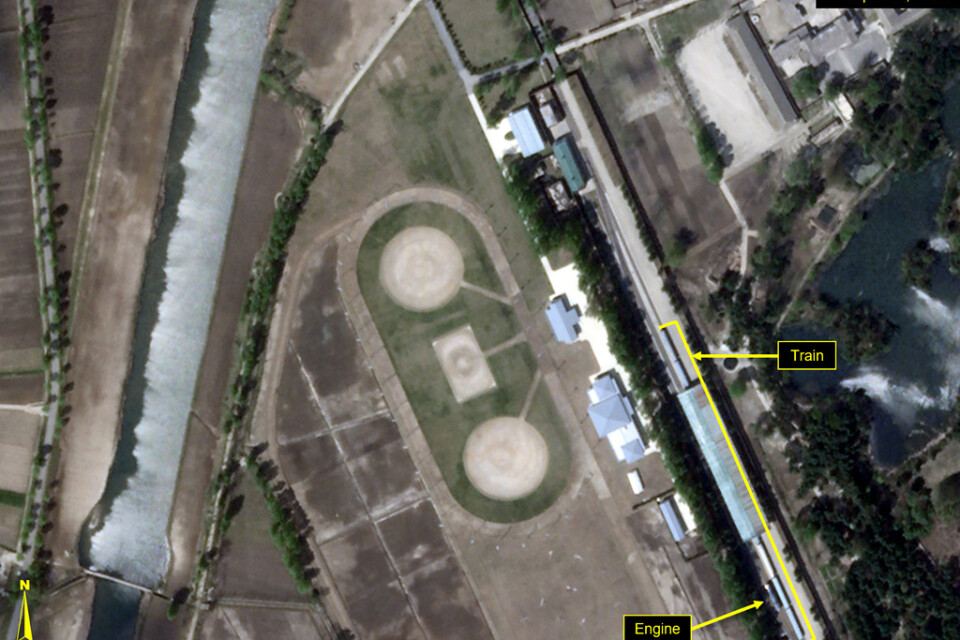 Satellitbild som uppges visa Kim Jong-Uns 250 meter långa tåg i Wonsan. Bilden är tagen förra veckan, den 23 april.