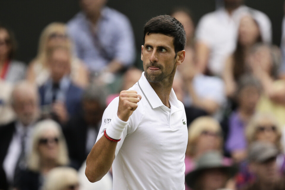 Novak Djokovic vann fjolårets Wimbledon – nu är det osäkert om det blir någon turnering i sommar. Arkivbild.