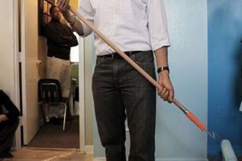 Barack Obama hjälper till att renovera ett hem för bostadslösa i i Washington, januari 2009.