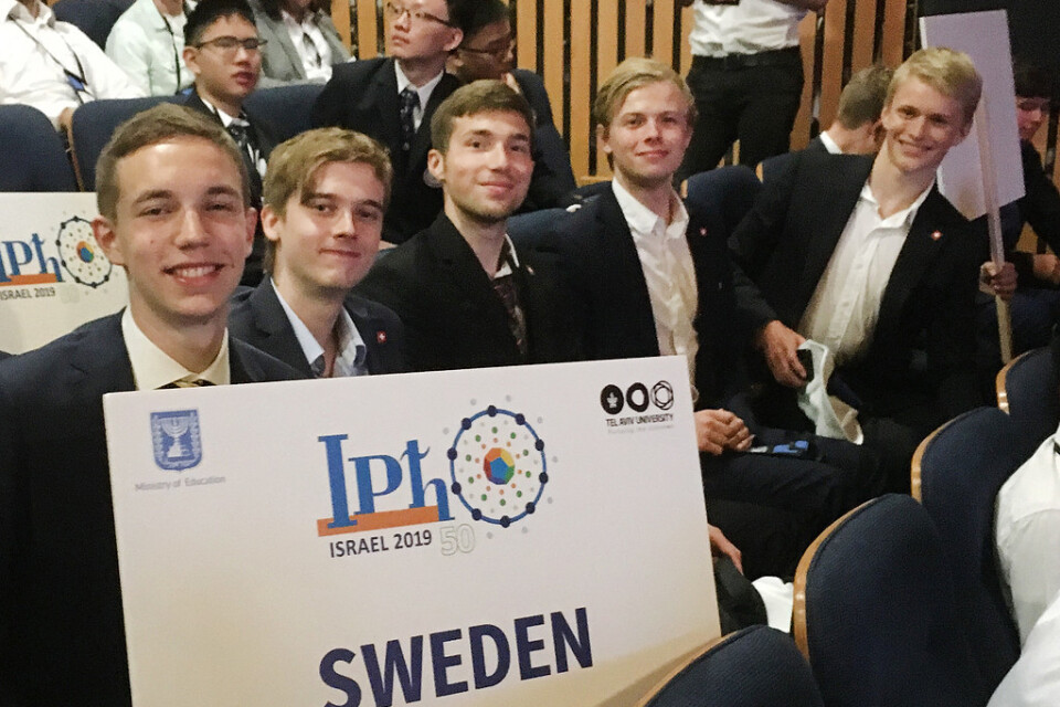 De svenska deltagarna på fysikolympiaden, från vänster: Benjamin Verbeek, Markus Swift, Lennart Küssner, Oliver Lindström och Mattias Akke.