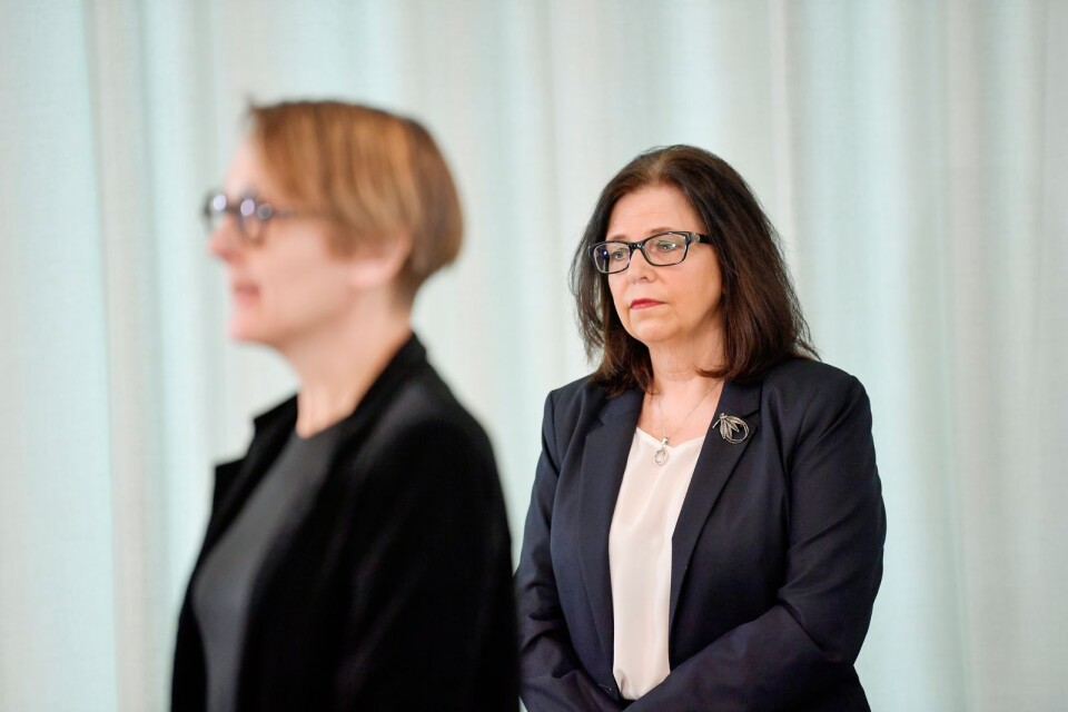 I veckan meddelade Annika Sundén (till vänster) att hon slutar som analyschef för Arbetsförmedlingen på grund av meningsskiljaktigheter med generaldirektör Maria Mindhammar (till höger). Bilden är från en presskonferens 2020.