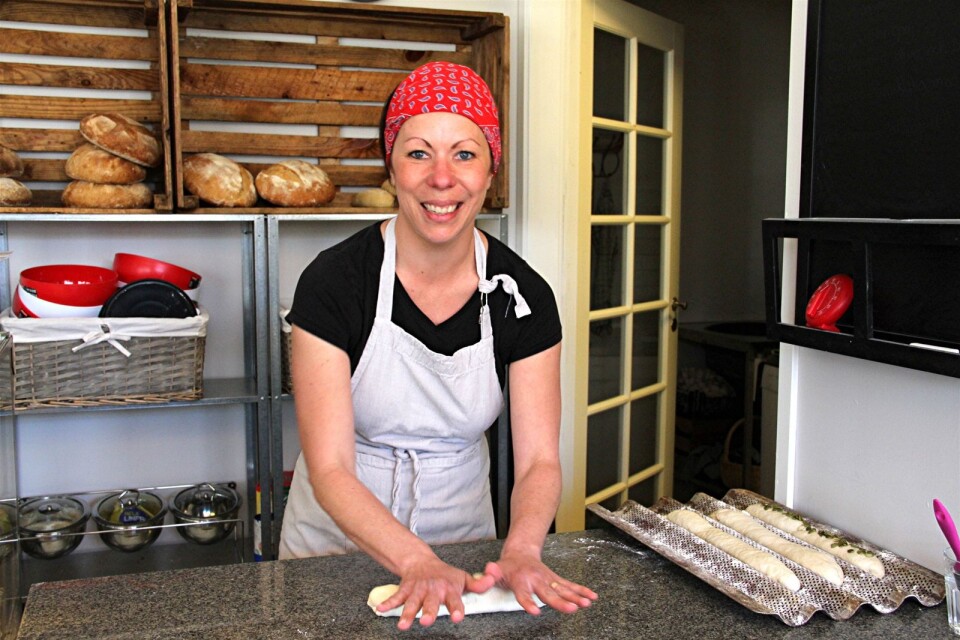 Cecilia Grüttner som driver Andelsmejeriet Bed and Breakfast i Sättra har sedan i våras också ett eget bageri och kafé i samma byggnad. Det har funnits efterfrågan på båda sakerna och Cecilia vill gärna erbjuda byborna nybakat bröd och en plats att samlas på.